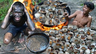 Primitive Technology  Cooking Big Roasted Oyster For Food At The Waterfall [upl. by Seppala164]