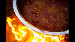 🔥 Original Ungarisches 🥣 Gulasch aus dem 🥘 Kessel Deutsches Rezept [upl. by Lyall]