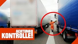 KEINE Rettungsgasse gebildet Heftiger Motorradunfall auf Autobahn  Achtung Kontrolle  Kabel Eins [upl. by Enajyram887]