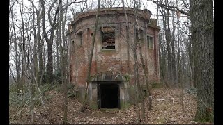 War heute kurz in Mausoleum über dem Krater im Waldboden Stark gekürzt [upl. by Macdermot146]