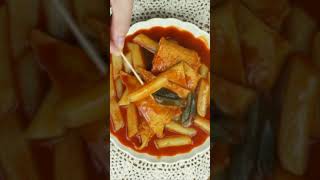 Chili powder Tteokbokki without Gochujangred pepper paste  고춧가루 떡볶이 Shorts [upl. by Aihsakal890]