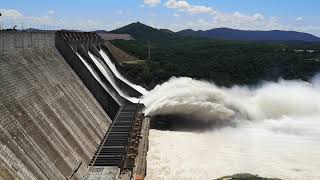 Aliviaderos Central Hidroeléctrica Simón Bolívar  Guri Venezuela [upl. by Seta]