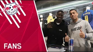 Autogrammstunde im RB Fanshop mit Tyler Adams und Amadou Haidara [upl. by Ailisab]