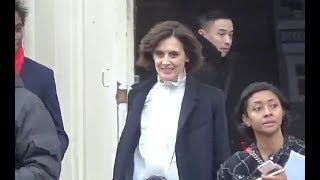 Inès de La Fressange and other Guests  Chanel show Paris Fashion Week 23 january 2018  janvier [upl. by Conny702]