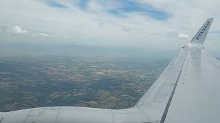 Landing in Perugia airport LIRZ on a Ryanairs Boeing 737800 [upl. by Tem429]