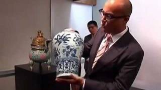 SothebyAuktion Ming Vase bricht alle Rekorde [upl. by Sidalg]