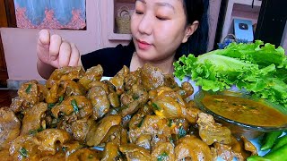 Chicken Liver And Gizzard Curry  Mukbang  Raw Onion  Lettuce Rice And Extra Gravy [upl. by Allcot]