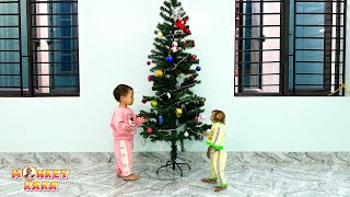 Monkey Kaka and Diem help mom decorate the Christmas tree [upl. by Alleyn]