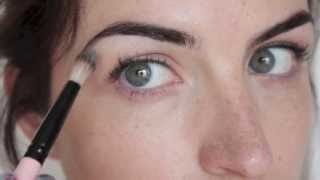 Comment maquiller ses sourcils [upl. by Anenahs]