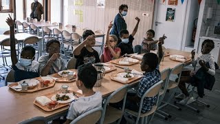 Manger bio et local à la cantine un défi encore à relever pour la mairie écolo de Lyon [upl. by Octavla]