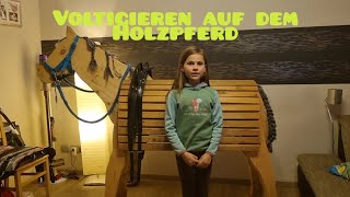 Voltigieren auf dem Holzpferd [upl. by Ainyt]