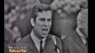 Geraldo Vandré canta quotAroeiraquot  1967 [upl. by Nalyr]