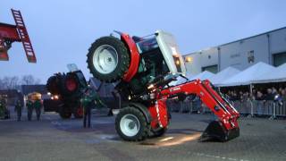 MF en Fendt unieke stunt bij show Abemec Trekkerweb HD [upl. by Eirased]