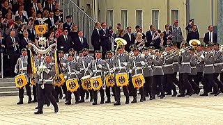 Regimentsgruß Marsch WachbataillonMusikkorps der Bundeswehr  Feierliches Gelöbnis 2019 [upl. by Esinej]