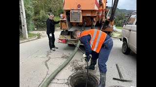 Ekipe KJKP quotVodovod i kanalizacijaquot u Jablanici vrše čišćenje kanalizacione mreže nakon poplava [upl. by Normie]