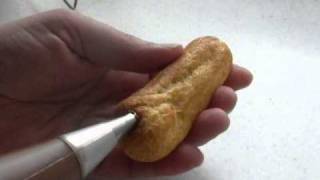 Comment fourrer un éclair au chocolat  How to fill chocolate eclair [upl. by Rotow451]