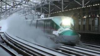 雪をも切り裂く郡山駅でのE5系はやぶさ通過 Shinkansen runs through in the snow [upl. by Rori]