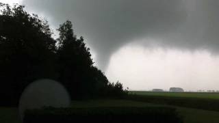 Tornadowindhoosbij TernaardHantumFoudgumFrieslandNederland 682011 [upl. by Zaslow]