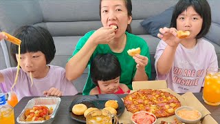 ăn Pizza 🍕  gà 🍗 sốt chua ngọt và phô mai 🧀 kéo sợi  lâu rồi mới quay ăn uống lại [upl. by Aala448]