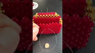 Applicazione chiusura magnetica alla pattina di borsa creata con perle [upl. by Nattie]