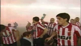 El increible recibimiento a Estudiantes de La Plata final 2009 [upl. by Yvan]