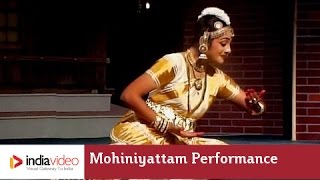 Mohiniyattam performance on Omanathinkal kidaavo  India Video [upl. by Grath438]