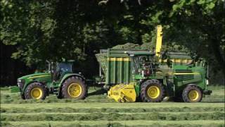 John Deere 7750i Feldhäcksler auch so arbeitet Lohnunternehmen Paul GmbH [upl. by Etterraj]