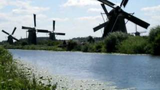 Kinderdijk een draaiende molen [upl. by Kcinnay]