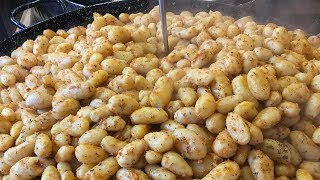 Garlic Potatoes  Manchester Christmas Markets  UK Street Food  Food Amigos [upl. by Belicia]