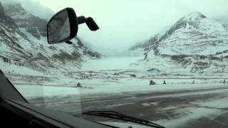 Der Icefields Parkway im Winter Alberta [upl. by Martsen]