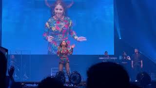 Sunidhi Chauhan Live Medley [upl. by Rance734]