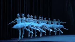 quotJezioro łabędziequot  Bolshoi Ballet Live  sezon 2021–22  fragment aktu I [upl. by Alie506]