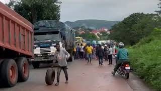 🔴 Glissement de terrain à Dioumayah Dubréka  la route bloquée par un amas de terre et d’arbres [upl. by Adamski]