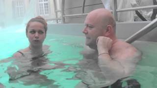 LE REVEIL DUROY  Olivier et Isa testent la piscine des Thermes de Chaudfontaine [upl. by Llednahc]