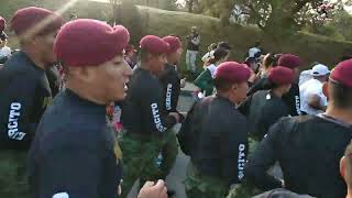 Corriendo y cantando arengas con los paracaidistas en la carrera la Gran Fuerza de México [upl. by Ylrad]