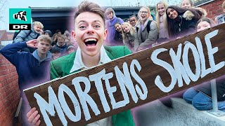 Morten Münster køber en skole [upl. by Anitac440]