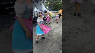 Oktoberfest in Japan Japanerinnen im Dirndl tanzen [upl. by Ettezzus]