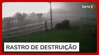 Furacão Milton telhados e árvores são arrancados em segundos por tornados na Flórida [upl. by Annahsat192]