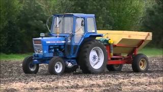 Ford 5000 spreading fertiliserkunstmest strooien [upl. by Ased]