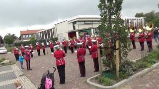 Showharmonie OBK Rhenen aan het inspelen voor Bandparade door Bemmel [upl. by Leola]