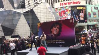 Hrithik Roshan dances on stage in KL [upl. by Nauj]