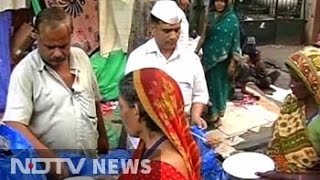 In fight against hunger Mumbais Dabbawalas come up with Roti Bank [upl. by Oulman670]