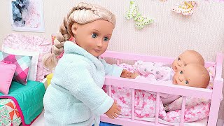 Mommy and twin baby dolls family routine in dollhouse  PLAY DOLLS [upl. by Laureen]