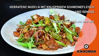 KIKKOMAN Gebratene Nudeln mit knusprige Schweinefleisch und Gemüse [upl. by Silvie]