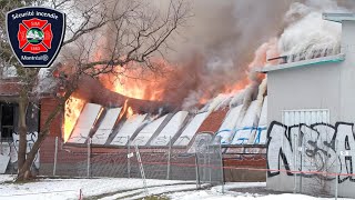 Montréal  Abandoned Elementary School Falls Victim to 4thAlarm Blaze BUILDING COLLAPSE [upl. by Rochemont]