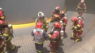 Al menos cuatro muertos y siete desaparecidos en un incendio en un shopping de Lima [upl. by Ahsenwahs]