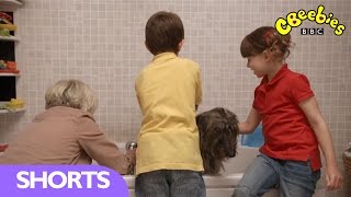 CBeebies Topsy and Tim Series 2  Washing Mossy [upl. by Wallinga]