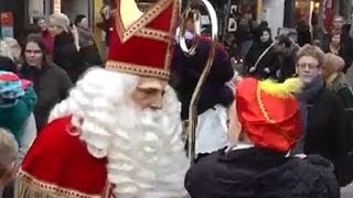 Ronde door centrum Raalte met Sint en Piet Sinterklaasintocht 2013 Sinterklaas liedjes muziek [upl. by Alemaj]