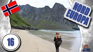 Trampen auf den Lofoten  quotSerienKillerquot  ein Camper voller Mädels  Kvalvika beach Norwegen  E16 [upl. by Salli675]