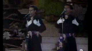 Max Jovel Argueta y Mauricio Medina quotSembrando cantosquot Honduras Festival OTI 1991 [upl. by Eednac]